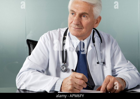 Arzt im Büro Stockfoto