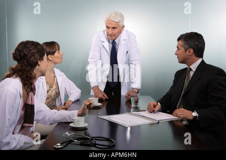Krankenhaus-Manager Vorstandssitzung Stockfoto