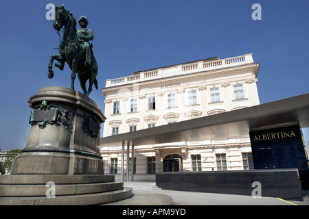 Österreich, Wien, Albertina und Erzherzog Albrecht Denkmal Stockfoto