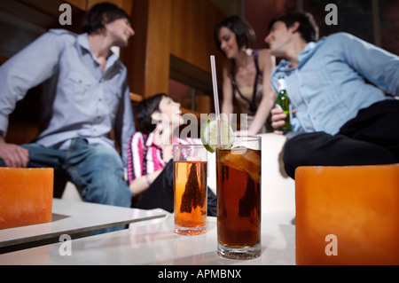 Gruppe von Menschen in einer bar Stockfoto