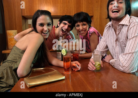 Gruppe von Menschen in einer bar Stockfoto