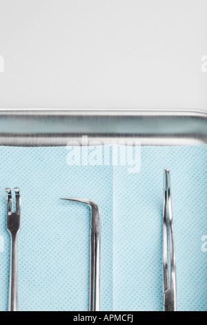 Medizinische Instrumente auf Tray (close-up) Stockfoto