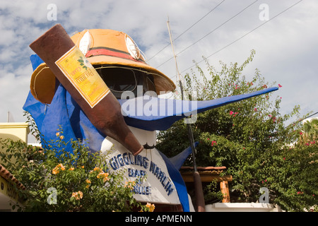 Fisch und Bier Flasche Skulptur Giggling Marlin Bar und Grill Cabo San Lucas Baja California Mexiko Stockfoto