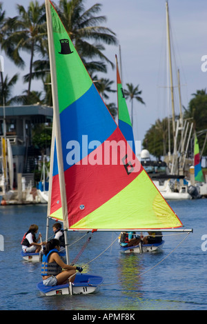 Segeln Schule Jugendliche Ala Wai Kanal Honolulu Hawaii USA Stockfoto