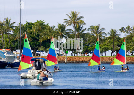 Segeln Schule Jugendliche Ala Wai Kanal Honolulu Hawaii USA Stockfoto