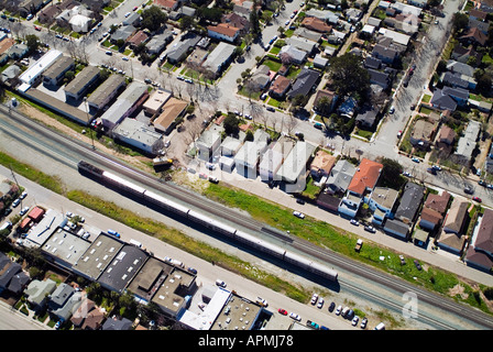 Antenne über CalTrain in Milbrae CA Stockfoto