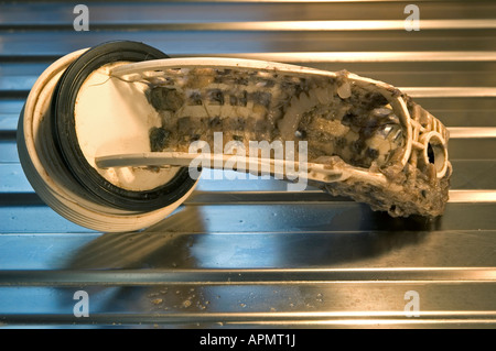 eine Waschmaschine Filter mit Schmutz verstopft Stockfoto