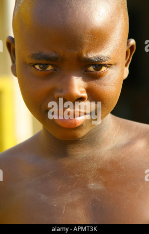 Ein ugandischer junge in Kampala, Uganda Stockfoto