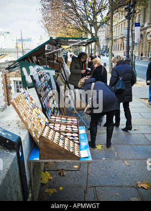 Freiem Himmel Stall zu verkaufen Kunst und Bücher auf der Rive Gauche in Paris Frankreich Europa Stockfoto