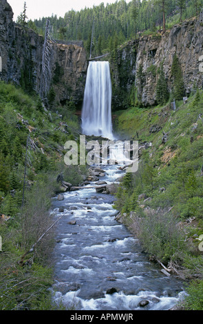 Blick auf Tumalo Wasserfälle am Westhang der Cascade Mountains in der Nähe von Resort Stadt von Bend Stockfoto