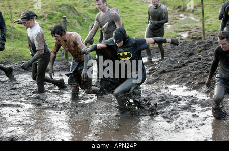 Wettbewerber in der große Kerl Herausforderung in Wolverhampton UK Stockfoto