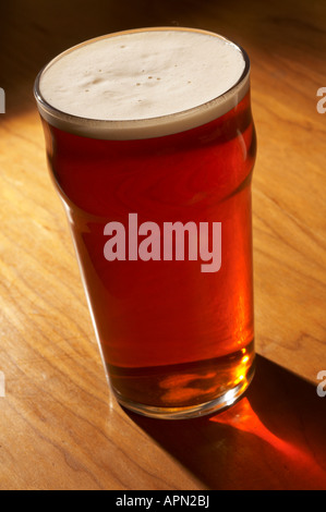 Pint Bier in geraden Glas Stockfoto