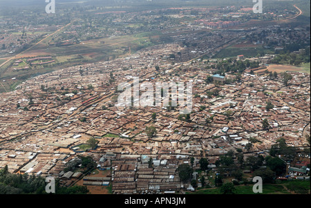 Luftaufnahme von Kibera Slum am Stadtrand von Nairobi, Kenia, Afrika Stockfoto