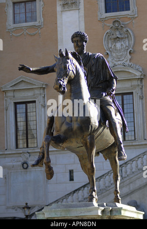 Bronzene Reiterstandbild Kaiser Marco Aurelio im Kapitol in Rom Stockfoto