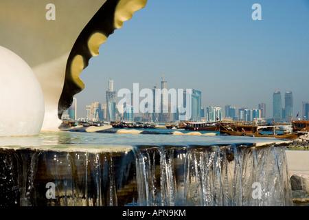 Naher Osten Katar Doha Bay Waterfront Oyster pearl Skulptur Tag Stockfoto