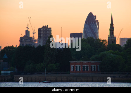 Europa Deutschland England London 2007 Stadtbild Gherkin Abend Stockfoto