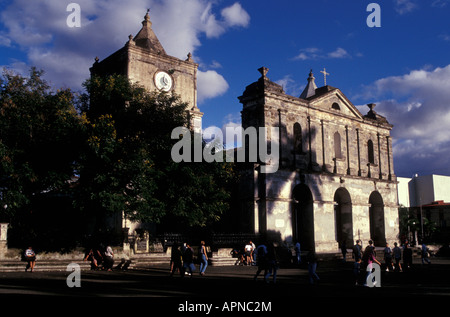 La Iglesia De La Inmaculada Concepción, einer Kirche aus dem 18. Jahrhundert auf den Parque Central in Heredia, Costa Rica Stockfoto