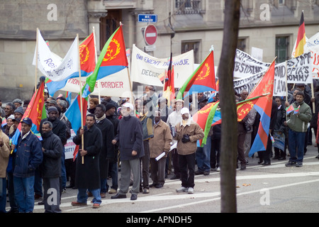 November 2003 Protestmarsch in Richtung Parlament gegen den Krieg auf eritreische äthiopischen Grenze, Straßburg, Elsass, Frankreich Stockfoto