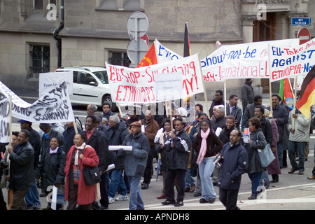 November 2003 Protestmarsch in Richtung Parlament gegen den Krieg auf eritreische äthiopischen Grenze, Straßburg, Elsass, Frankreich Stockfoto