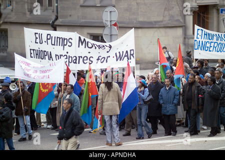 November 2003 Protestmarsch in Richtung Parlament gegen den Krieg auf eritreische äthiopischen Grenze, Straßburg, Elsass, Frankreich Stockfoto