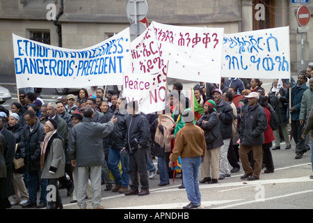 November 2003 Protestmarsch in Richtung Parlament gegen den Krieg an Grenze zu Eritrea/Äthiopien, Straßburg, Elsass, Frankreich Stockfoto