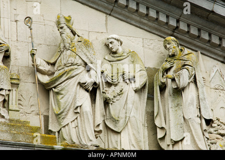 Detail der grauen Kalkstein-Fassade des 19. C. St. Mel die römisch-katholische Kathedrale in der Stadt Longford, County Longford, Irland Stockfoto