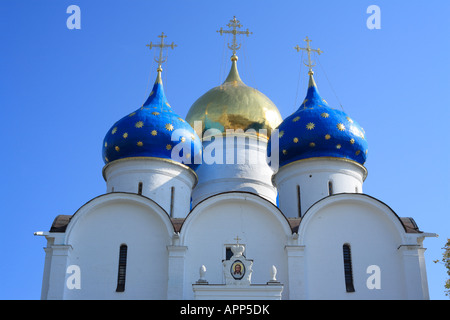 Himmelfahrts-Kathedrale (1559-1585), Trinity Klosters des Heiligen Sergius, Sergiyev Posad, Gebiet Moskau, Russland Stockfoto