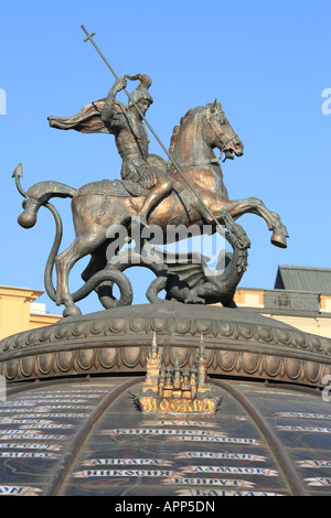 Statue des Heiligen Georg, Manege-Platz, Moskau, Russland Stockfoto