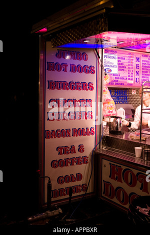 Hot-Dog-Stand auf der Kirmes Stockfoto