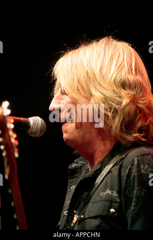 Status Quo in der Nottingham Indoor Arena.  Rick Parfitt, Gitarre und Gesang Stockfoto