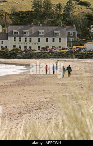 Die Antrim Coast Road gilt als eine der großen Touristenrouten der Welt.[1] dieser Teil der Straße hat einen dramatischen Anstieg des Verkehrs in gesehen Stockfoto