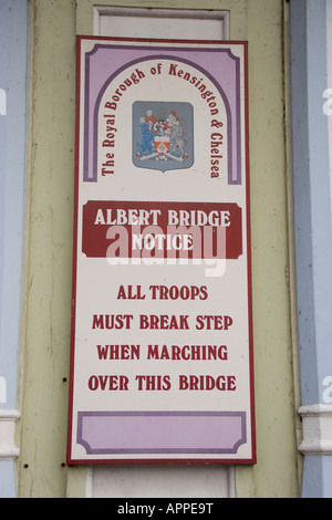 Melden Sie auf Albert-Brücke in Chelsea, London Stockfoto