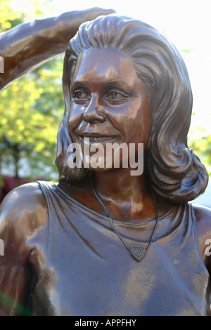 Statue von Elizabeth Montgomery als Samantha Stephens in der amerikanischen Fernsehserie verliebt in eine Hexe Salem Massachusetts, USA Stockfoto