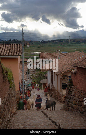 Straße in Inca Stadt Chinchero Peru Spanisch gebaut auf Inka-Stiftung Stockfoto