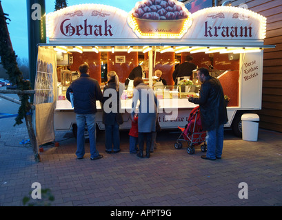 Marktstand, Verkauf von Crêpes um die Weihnachtszeit, Niederlande Stockfoto