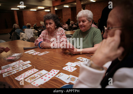 Senioren-Aktivitäten in einem Senioren-Zentrum in New York City Stockfoto