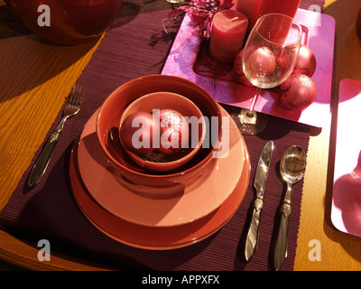 festlich gedeckten Tisch ausgelegt für Weihnachten Stockfoto