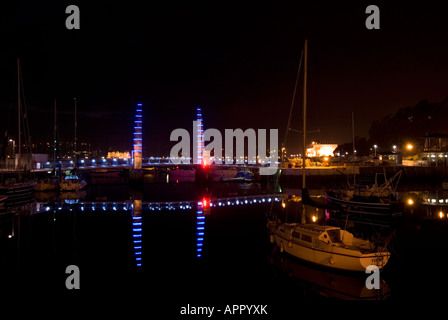 Die Harbour Bridge Torquay in der Nacht Stockfoto