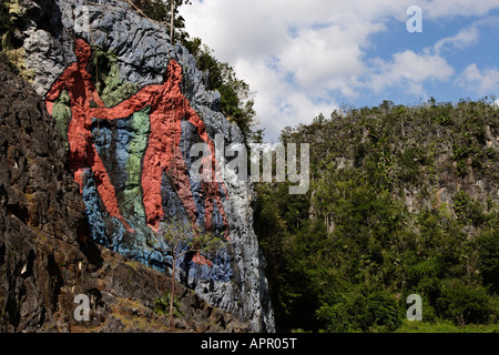 Detail der "Mural De La Prehistoria" von Leovigildus Gonzalez Morillo in Viñales, Kuba Stockfoto