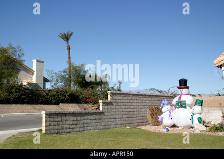 x Mas Xmas Palm Baum blauen wolkenlosen Himmel California West grüne Wedel Wedel Urlaub Weihnachten Stockfoto