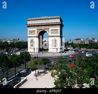 EU FR Frankreich Region Ile de France Paris 8 Arrondissement erhöhten Blick auf dem Place Charles de Gaulle und dem Arc de Triomphe Stockfoto