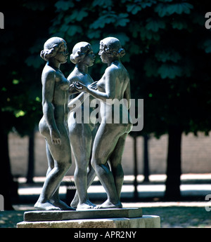 EU-FR Frankreich Region Ile de France Paris 1 Arrondissement der Jardin des Tuileries 3 Frauen Skulptur Medium format mehr Bilder Stockfoto