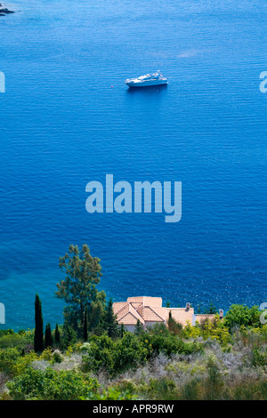 Yacht vor Anker in zusammen Bucht, Korfu, Geece Stockfoto