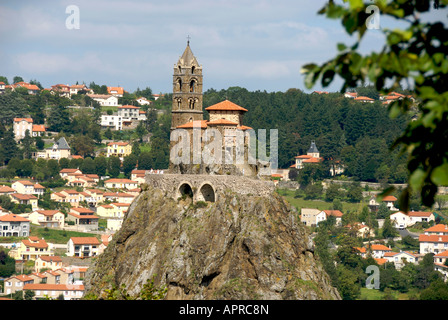 Saint-Michel d ' Aiguilhe - Kirche auf dem Felsen bei Le-Puy-En-Velay, Auvergne, Frankreich Stockfoto