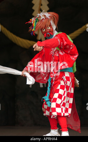 Die Leistung der traditionellen Shinto Tanz Iwato Kagura in der Präfektur Kumamoto in Japan. Stockfoto