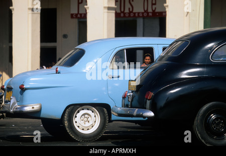 Karibik Kuba Havanna zwei klassische Oldtimer Stockfoto