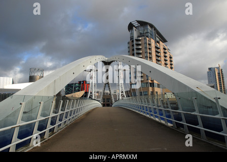 Fotograf Howard Barlow Brücke in SALFORD QUAYS gegenüberliegenden LOWRY THEATRE voraussichtlich Heimat von Tausenden von BBC ein Stockfoto