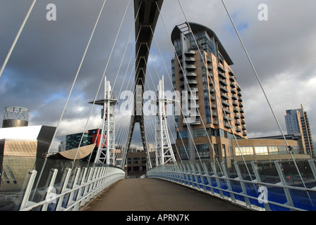 Fotograf Howard Barlow Brücke in SALFORD QUAYS gegenüberliegenden LOWRY THEATRE voraussichtlich Heimat von Tausenden von BBC ein Stockfoto