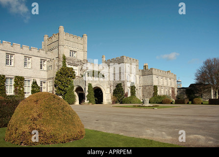 Die vordere Erhebung des West Dean House im Winter. West Sussex, England Stockfoto