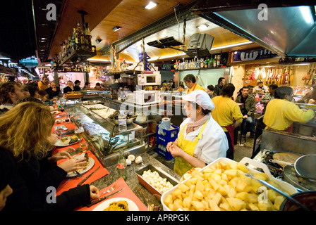 Garküche im Mercat de Sant Josep Stockfoto